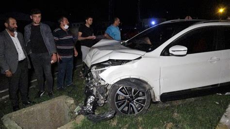 Tokat'ta iki otomobil çarpıştı: 3 kişi yaralandı